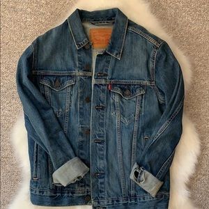 Small Women’s Levi’s Jean Jacket